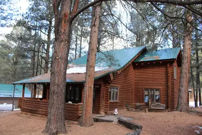 Image de Miller Cabin-Log Cabin 3 chambres 2 salles de bain. Proche du domaine skiable