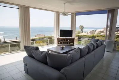Image de Réveillez-vous au World Famous Windansea Beach à partir de cette extraordinaire 2bd Condo (B)