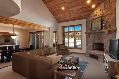 Image de Hou la la! 3100 Sq Ft 4 Br Townhome 4 salles de bain avec bain à remous privé