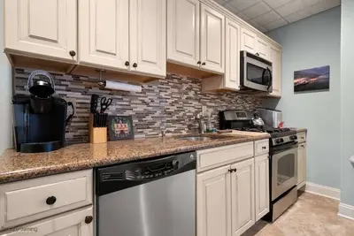 Image de Wildwood Crest Condo avec piscine à 2 pâtés de maisons de la plage, de la promenade, des restaurants incroyables