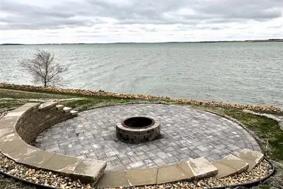 Image de Cabane de pĂŞche et de chasse au bord de l'eau! 4br / 2Bath. Bain Ă remous, billard / ping-pong
