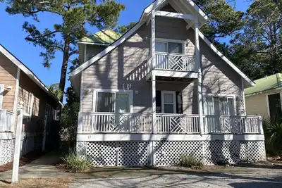 Image de Plus grand espace social que la plupart des Davis Love Cottages / Golf Cart Included