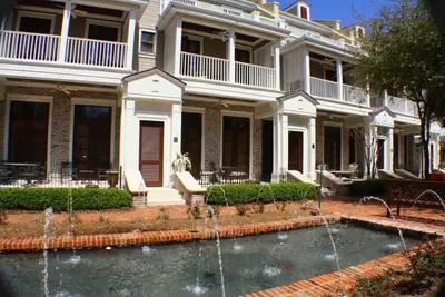 Image de Bay Facing-Stay dans le seul Condo Le Jardin offrant une voiturette de golf 6 places.