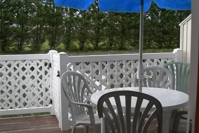Image de Maison de ville Bayside avec cale de bateau et à quelques pas de la plage