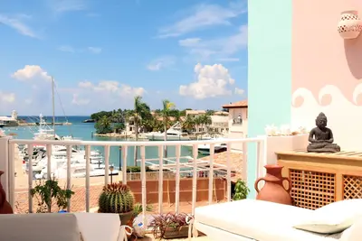 Image de Vue imprenable Marina Ocean Front Condo Condo