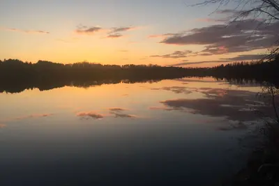 Image de ★ 5000 Sf Luxe Lakefront Accueil \/ Terrain de sport \/ Feu de camp \/ Salle de jeux ★
