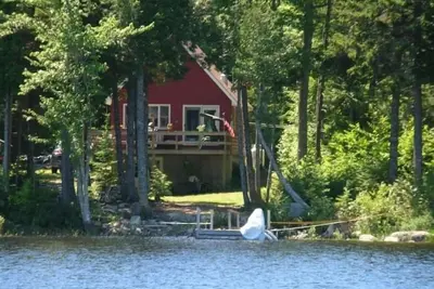 Image de Au bord d'un lac Retreat sur junior Ă Lakeville, dans le Maine