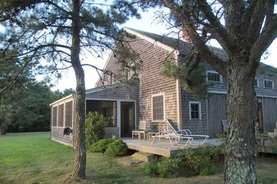 Image de Spacieux, serein 3-Br, cuisine du chef, vue sur la prairie, emplacement central