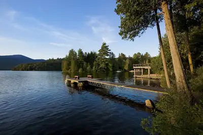 Image de Camp SunnyCove - Un Grand Camp Adirondack directement sur le lac de Lake Placid