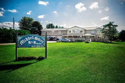 Image de Middelshire - 9 chambres 6. 5 salles de bain - Est de l'Ontario