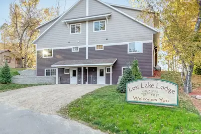 Image de Cottage spacieux de luxe sur le lac Gull Ă Lost Lake Lodge Resort!