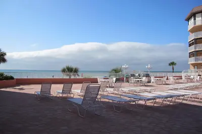 Image de Accueille les enfants de luxe avec 3 chambres, 2 salles de bains et accès direct à la piscine