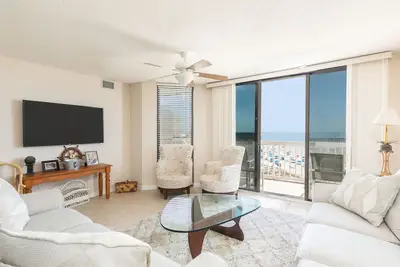 Image de Chas. Oceanfront Villas 403 - La bonne vie * Oceanfront Folly *