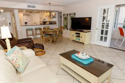 Image de Condo de deux chambres / deux salles de bain en bord de mer sur le sable blanc des plus beaux de Siesta Key