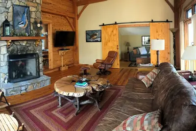 Image de Luxe rustique Cape Cod Lodge Attenant à Jefferson Nat'l Forest 5 mi. à Vt Campus
