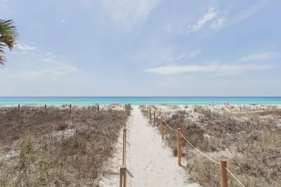 Image de Bienvenue aux Snowbirds! Incroyable maison Ă quelques pas de la plage! Bienvenue pour 3 nuits