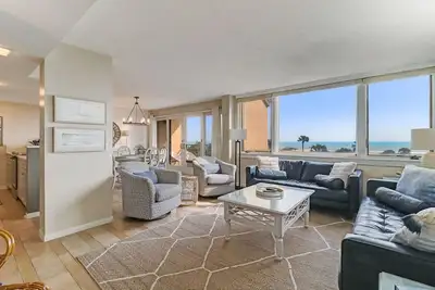 Image de Grands Prix! Belle vue sur l'océan - 3 Bed / 2 Bath Beach Walker Condo