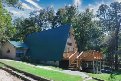 Image de Waterfront Home avec Pier Lake O 'the Pines - Acorn Timbers