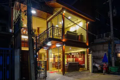 Image de Incroyable maison de ville à Wat Phra Sing dans la vieille ville