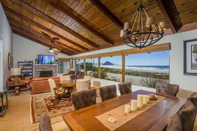 Image de Belle maison en bord de mer avec tous les jouets!