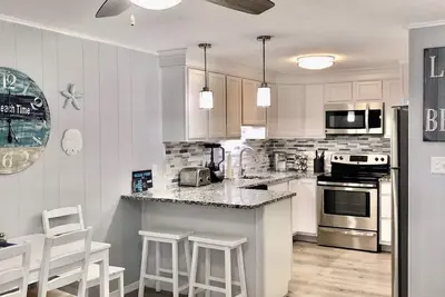 Image de Les mieux notés! Nouvellement rénové Ocean Block Condo dans un emplacement idéal à mi-ville