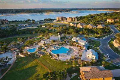 Image de Casita de luxe Ă Hollows Resort, vue panoramique sur le lac et la colline