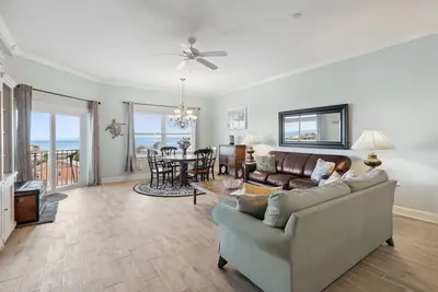 Image de Absolument magnifique luxe Ocean Park Condominium - À quelques pas de la plage principale