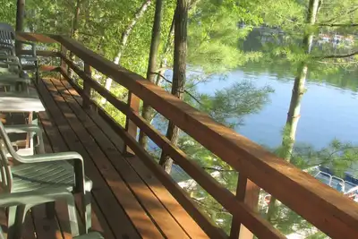 Image de Classic Lakefront Accueil W / Cottage d'hôtes en option sur le lac Spider; 6-10 personnes