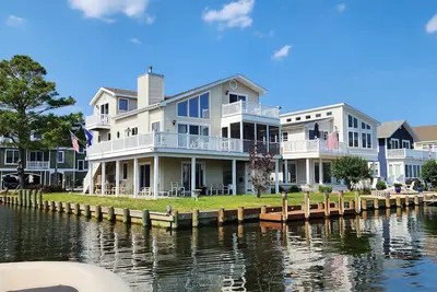 Image de South Bethany Beach Propriété de coin au bord de l'eau avec quai pour bateaux, à deux rues de la plage