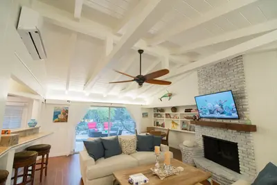 Image de The Balboa - Total Refresh, Everything New - Luxury, Garden Apt with it All!