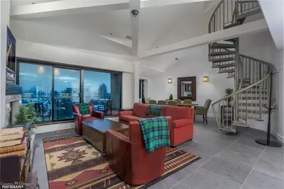 Image de Le Penthouse Loft au Carleton Lodge!