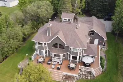 Image de Spectaculaire Mullett Lakefront Getaway