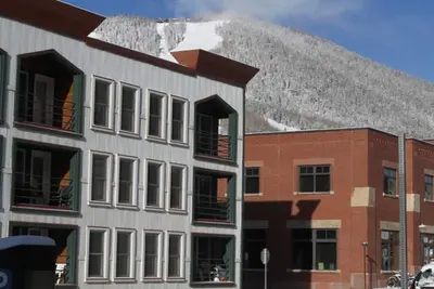 Image de Vues sur la montagne au centre-ville de Telluride - Marchez jusqu'à la télécabine et soulevez le numéro 8!