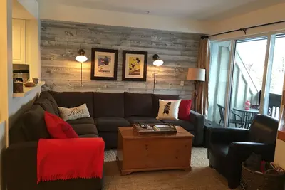 Image de Maison de ville 3 niveaux / 2 Br, bain à remous privé, très bien situé, pour 6 personnes