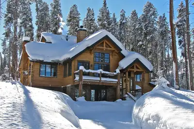 Image de 6 chambres - Peak 8 Luxury Home sur la navette - 650 mètres du télésiège