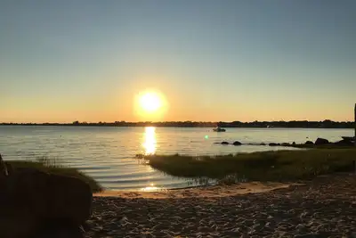 Image de Cottage romantique au bord de la mer, à quelques pas de la plage privée, 2 couchages!