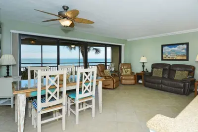 Image de Firethorn 320 - Condo de 2 chambres à coucher avec plage privée avec chaises longues et parasol fournis, 2 piscines, centre de remise en forme et des courts de tennis.