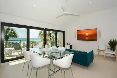 Image de Firethorn 333 - Condo de 2 chambres à coucher avec plage privée avec chaises longues et parasol fournis, 2 piscines, centre de remise en forme et des courts de tennis.
