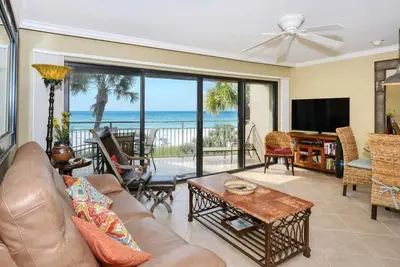 Image de Firethorn 332 - Condo de 2 chambres à coucher avec plage privée avec chaises longues et parasol fournis, 2 piscines, centre de remise en forme et des courts de tennis.