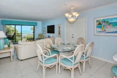 Image de Chinaberry 433 - Condo 2 chambres avec plage privée avec chaises longues et parasol fourni, 2 piscines, centre de fitness et courts de tennis.