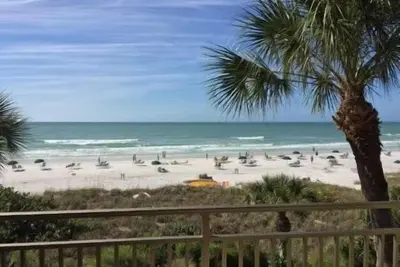 Image de Firethorn 331 - Condo 2 chambres avec plage privée avec chaises longues et parasol fourni, 2 piscines, centre de fitness et courts de tennis.