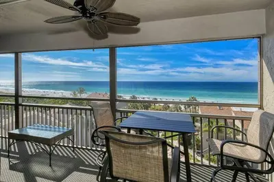 Image de Chinaberry 475 - Condo 2 chambres avec plage privée avec chaises longues et parasol fourni, 2 piscines, centre de fitness et courts de tennis.