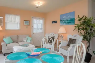 Image de 385 Cast'n'Anchor - Dimanche - Cute Cottage 3 chambres à South Nags Head