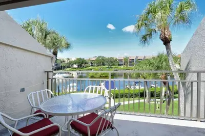 Image de Firethorn 632 - Condo 2 chambres avec plage privée avec chaises longues et parasol fournis, 2 piscines, centre de remise en forme et des courts de tennis