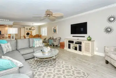 Image de Buttonwood 432 - Condo 3 chambres avec plage privée avec chaises longues et parasol fourni, 2 piscines, centre de fitness et courts de tennis.