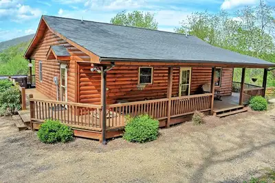 Image de Cabine Buckin 'Crazy-Romantic avec Hot Tub, Wi-Fi, cheminée, piscine pour pare-chocs, Ac & Views! !