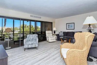 Image de Doveplum 621 - Condo 2 chambres �� coucher avec plage privée avec chaises longues et parasol fournis, 2 piscines, centre de remise en forme et courts de tennis