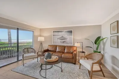 Image de Firethorn 310 - Condo 2 chambres avec plage privée avec chaises longues et parasol fourni, 2 piscines, centre de fitness et courts de tennis.