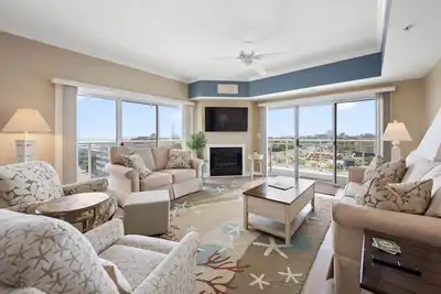 Image de Bella Vista 601-Un des meilleurs condos en Oc! Magnifiquement meublé avec vue sur l'océan et la baie!
