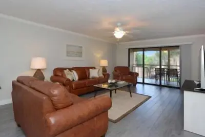 Image de Buttonwood 422 - Condo 3 chambres avec plage privée avec chaises longues et parasol fourni, 2 piscines, centre de fitness et courts de tennis.